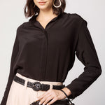 Billetera Isabelle Black de la marca AI-2025-302, accesorios en color negro con diseño compacto y elegante.