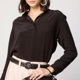 Billetera Isabelle Black de la marca AI-2025-302, accesorios en color negro con diseño compacto y elegante.