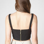 Blusa Top Cabo de la marca P-2024-608, de tela ligera y estilo moderno, mostrada en color neutro en la imagen.