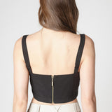 Blusa Top Cabo de la marca P-2024-608, de tela ligera y estilo moderno, mostrada en color neutro en la imagen.