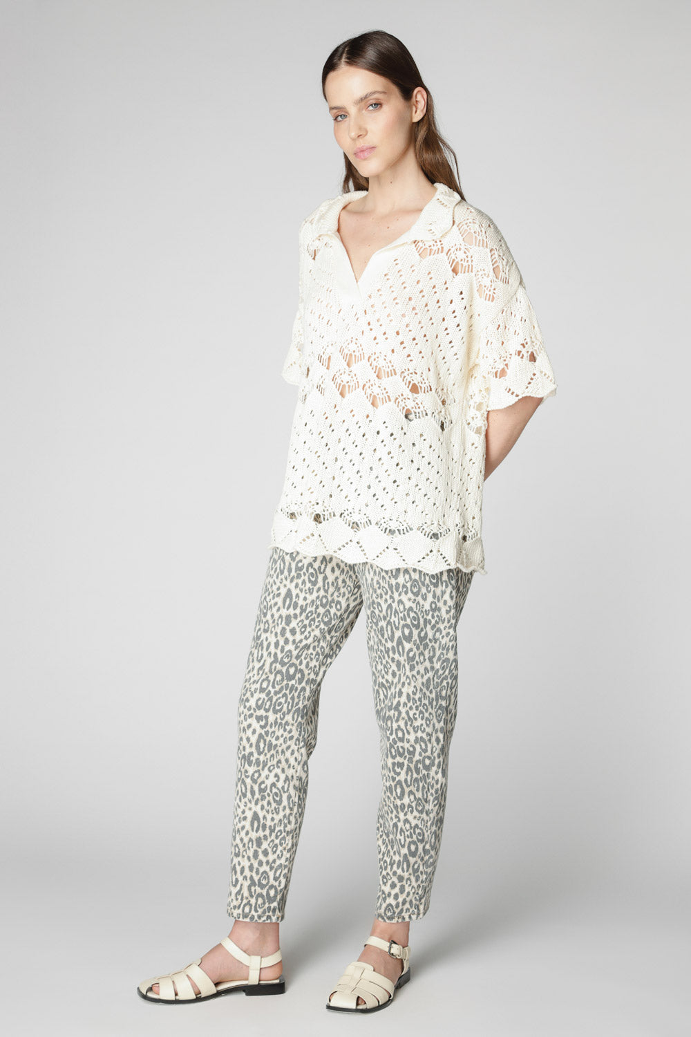 Suéter Odal de la marca V-2025-20, blusa de manga larga en color neutro, con diseño suave y cómodo para uso casual.
