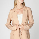 Chaqueta Emyu de la marca P-2025-907, vista frontal con cierre y bolsillos, en color gris oscuro.