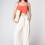 Blusa Top Cabo de la marca P-2024-608 en color blanco, con diseño de manga larga y cuello redondo, vista frontal.