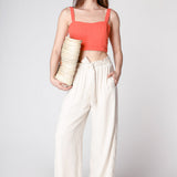 Blusa Top Cabo de la marca P-2024-608 en color blanco, con diseño de manga larga y cuello redondo, vista frontal.