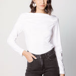 Polera Summa de la marca EI-2025-502 en color neutro, con diseño sencillo y cuello redondo, para un estilo casual y cómodo.