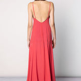 Vestido Berolige de la marca FI-2025-704, vestido largo y elegante con detalles en la parte superior y falda fluida.