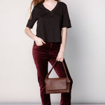 Polera Cassie de la marca EI-2025-501 en color neutro, con diseño sencillo y corte cómodo, ideal para un estilo casual.