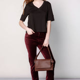 Polera Cassie de la marca EI-2025-501 en color neutro, con diseño sencillo y corte cómodo, ideal para un estilo casual.