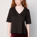 Polera cassie de la marca EI-2025-501, blusa de manga larga en color gris con detalles en el cuello y puños.