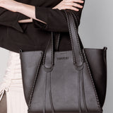 Accesorios Shopper Iris Black de la marca AI-2025-103, bolso de mano negro con diseño elegante y detalles en la imagen 08381.jpg