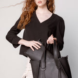 Accesorios Shopper Iris Black de la marca AI-2025-103, bolso de mano en color negro con diseño elegante y práctico.