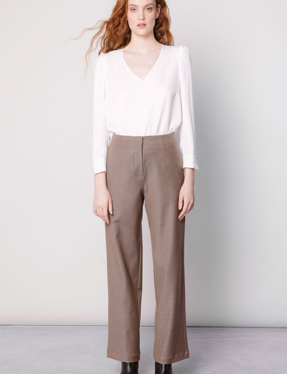 Pantalón marrón O-2025-805 de la marca Appel, pantalones de tela con ajuste cómodo y diseño clásico.