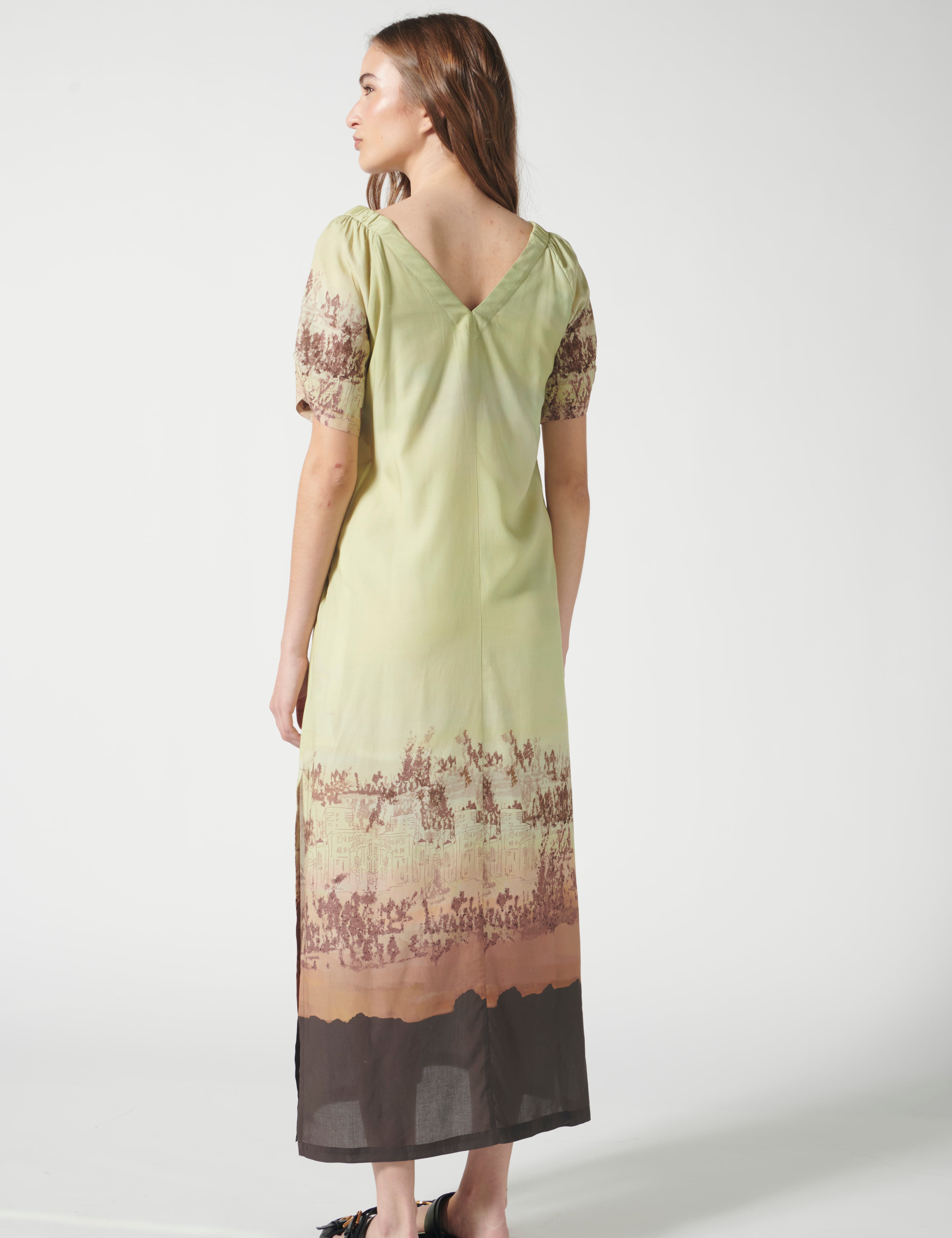 Vestido Amiensse de la marca V-2026-731, vestido y enterito con diseño elegante y moderno, en colores y tejidos variados.