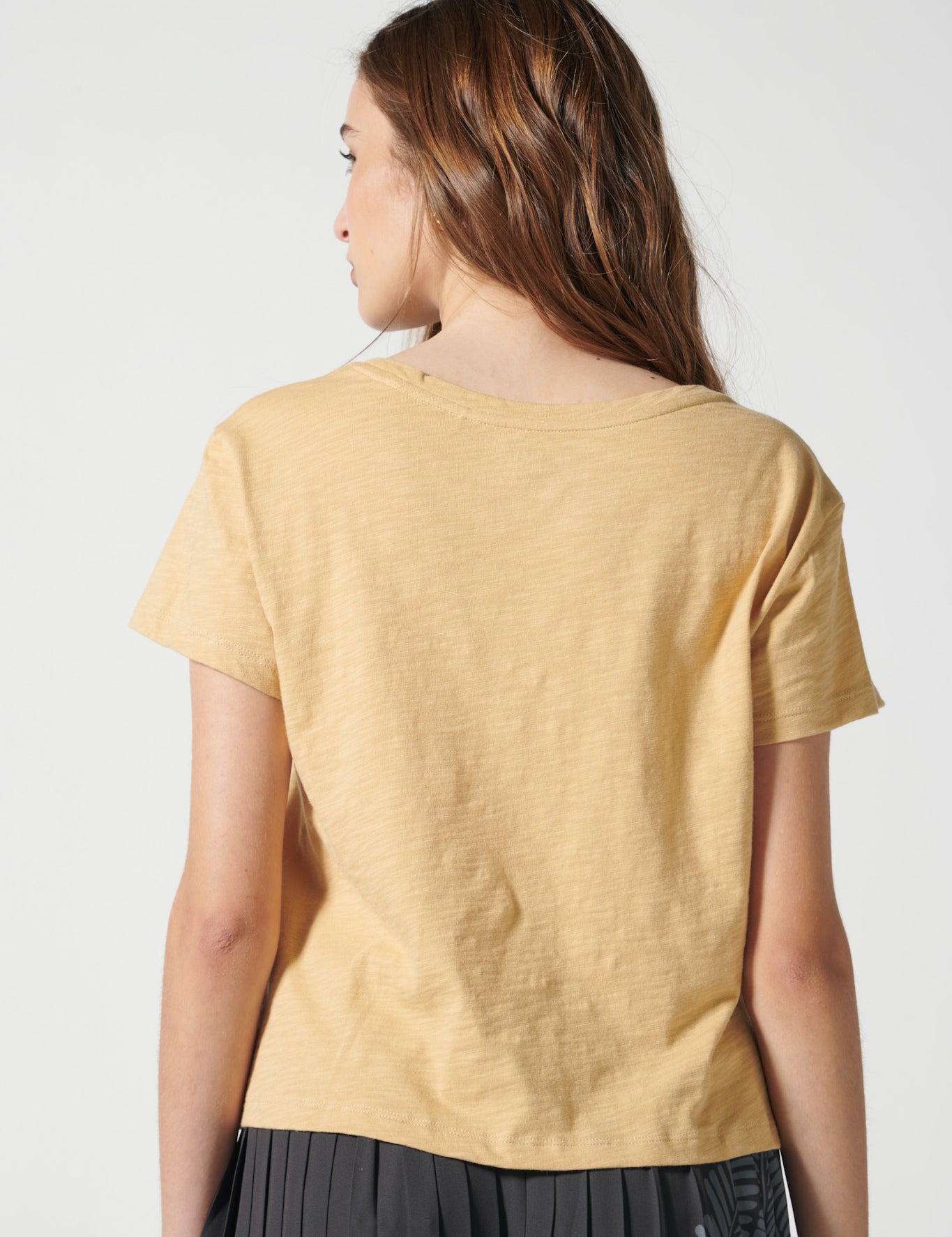 Polera mujer EV-2026-504 Francesca Taupe, blusa con manga larga y cuello redondo, vista frontal en color taupe.