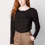 Blusa Zinnia de la marca O-2025-504, con diseño elegante y cómodo, mostrada en color y estilo en la imagen.