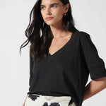 Polera negra de la marca EV-2026-501, estilo casual de la línea Blusas y Poleras, vista frontal en la imagen 12081.jpg
