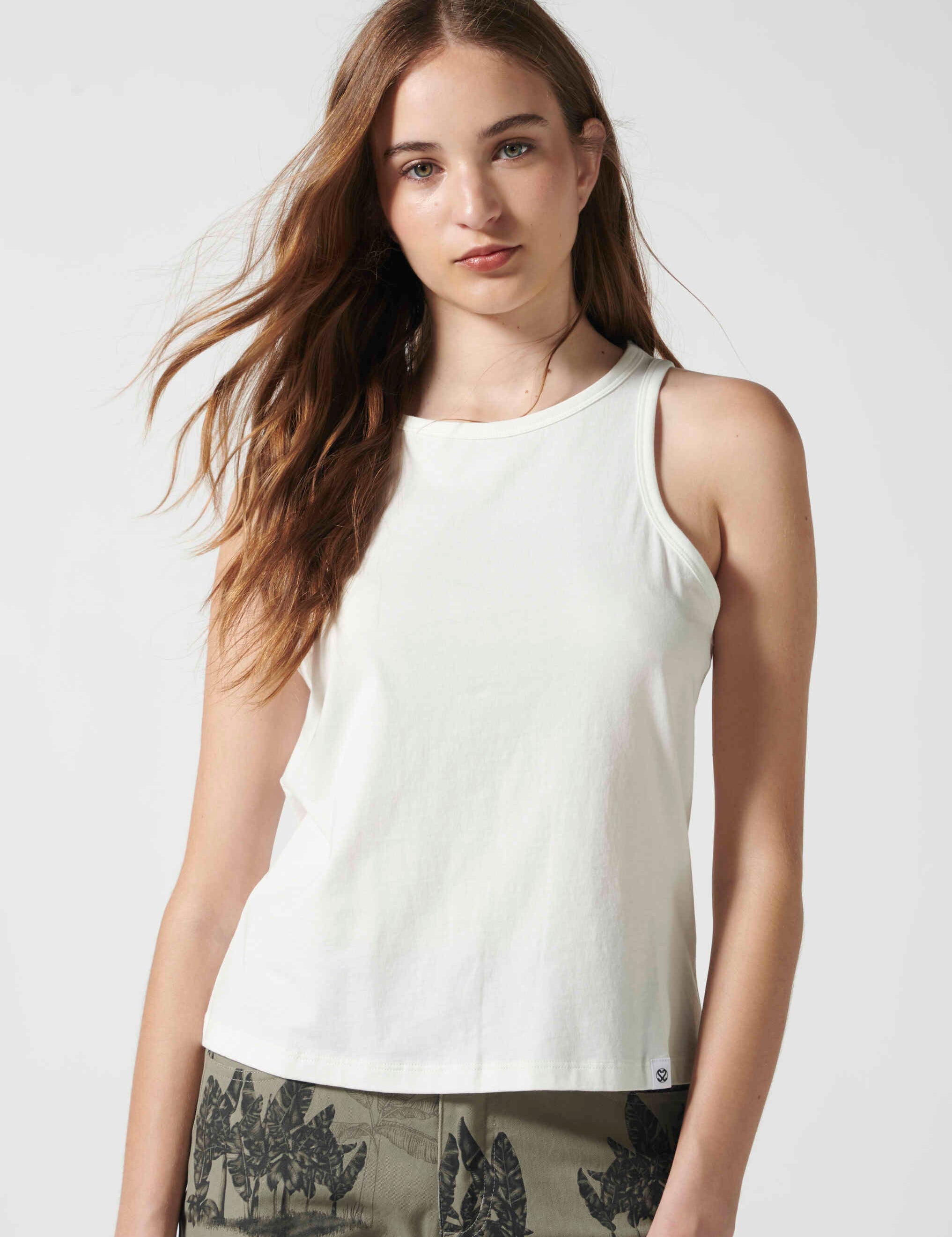 Polera Lourdes en color blanco roto de la marca EV-2026-503, blusa casual de manga larga y tejido suave.