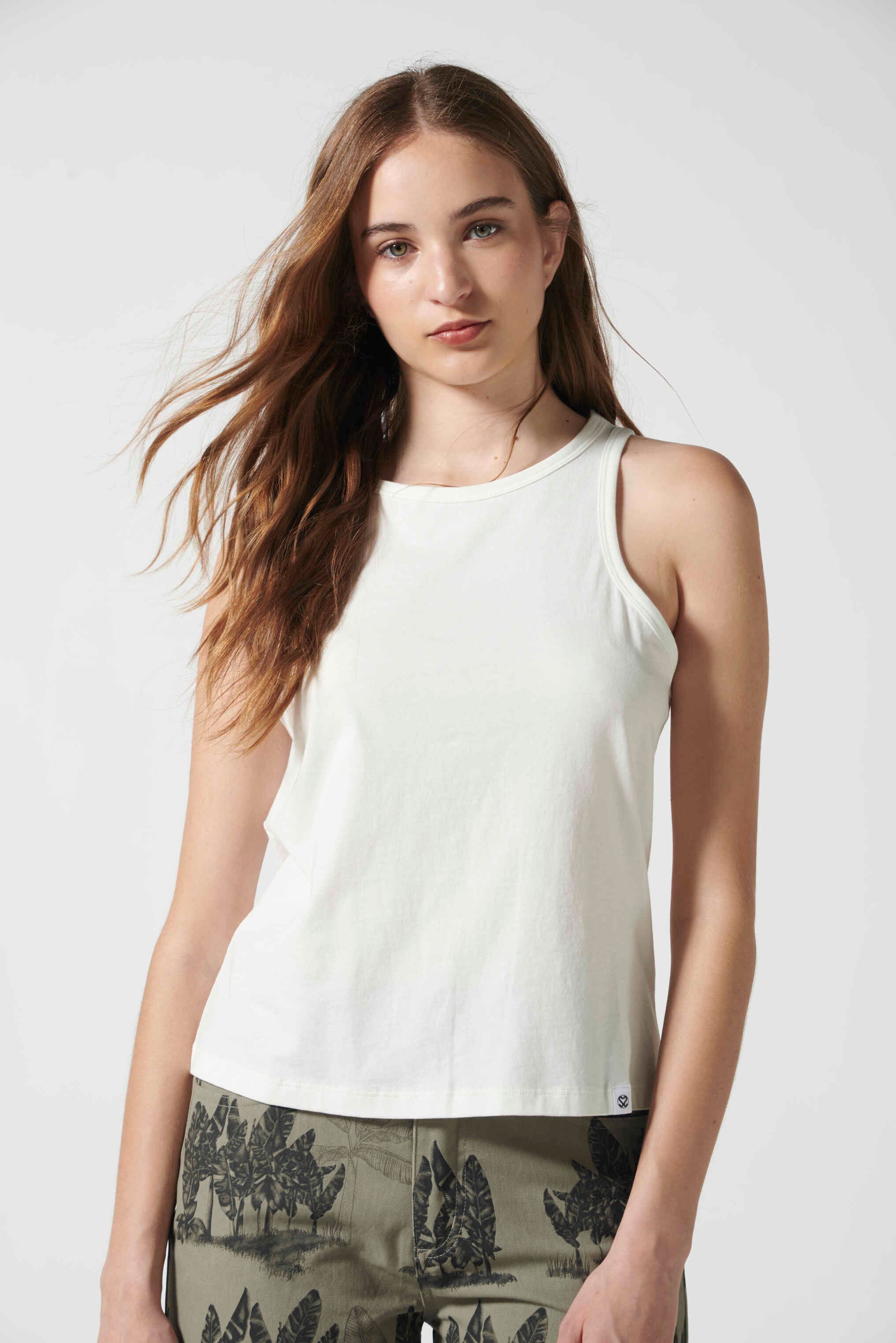 Polera Lourdes en color blanco roto de la marca EV-2026-503, blusa casual de manga larga y tejido suave.