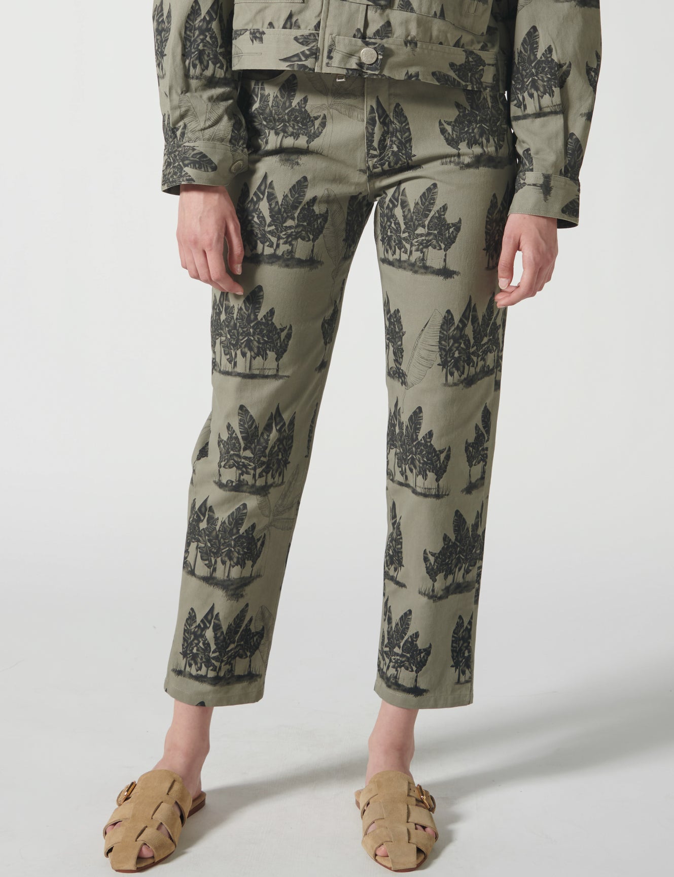 Jeans Aruba Arena de la marca V-2026-832, pantalones vaqueros azules con ajuste clásico y bolsillos delanteros y traseros.
