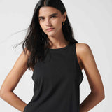 Blusa Lourdes Off White de la marca EV-2026-503, polera de manga larga en color blanca, vista frontal con cuello redondo.