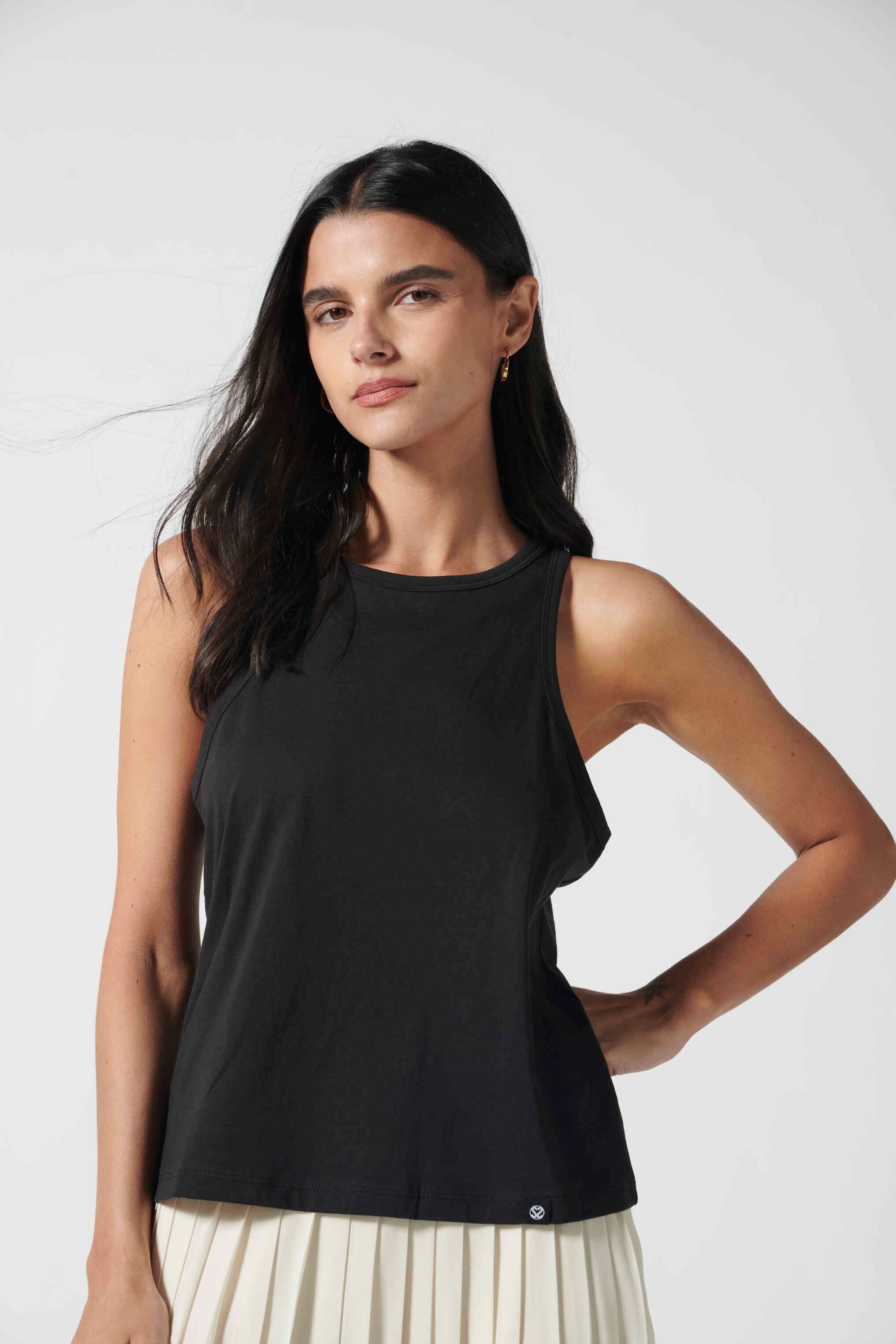 Polera Lourdes Off White de la marca EV-2026-503, blusa casual de color blanco con diseño simple y cómodo.