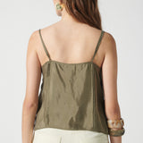 Blusa Jovette Oliva de la marca V-2026-635, blusas y poleras, mostrando el diseño y detalles en la imagen 12411.jpg