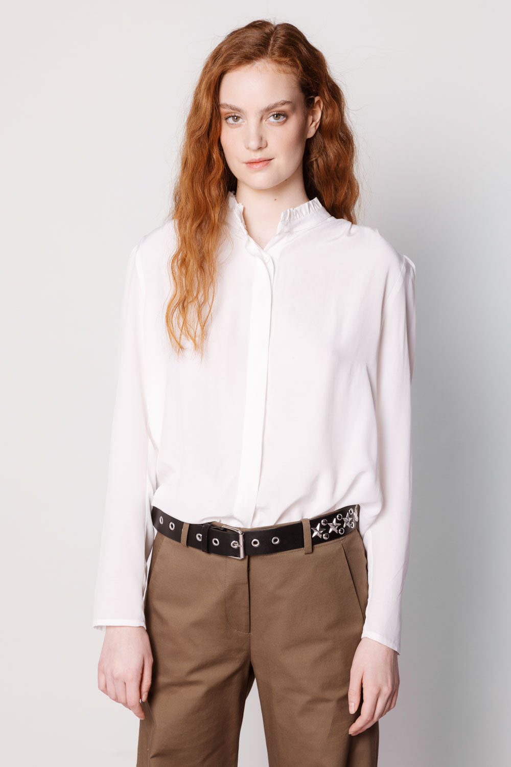 Blusa Kunai de la marca O-2025-611, en color y estilo casual, con detalles de tela ligera y ajuste cómodo.
