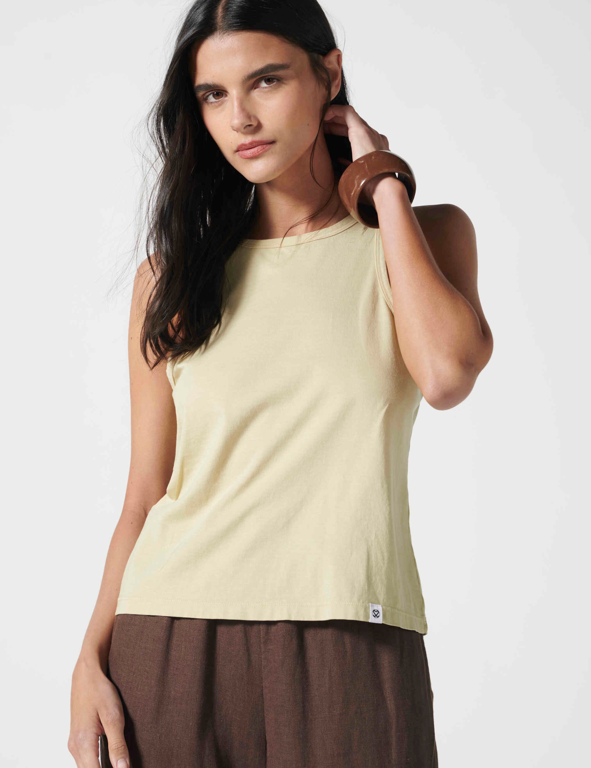 Polera Lourdes Off White de la marca EV-2026-503, blusa de manga larga y diseño elegante en color blanco roto.