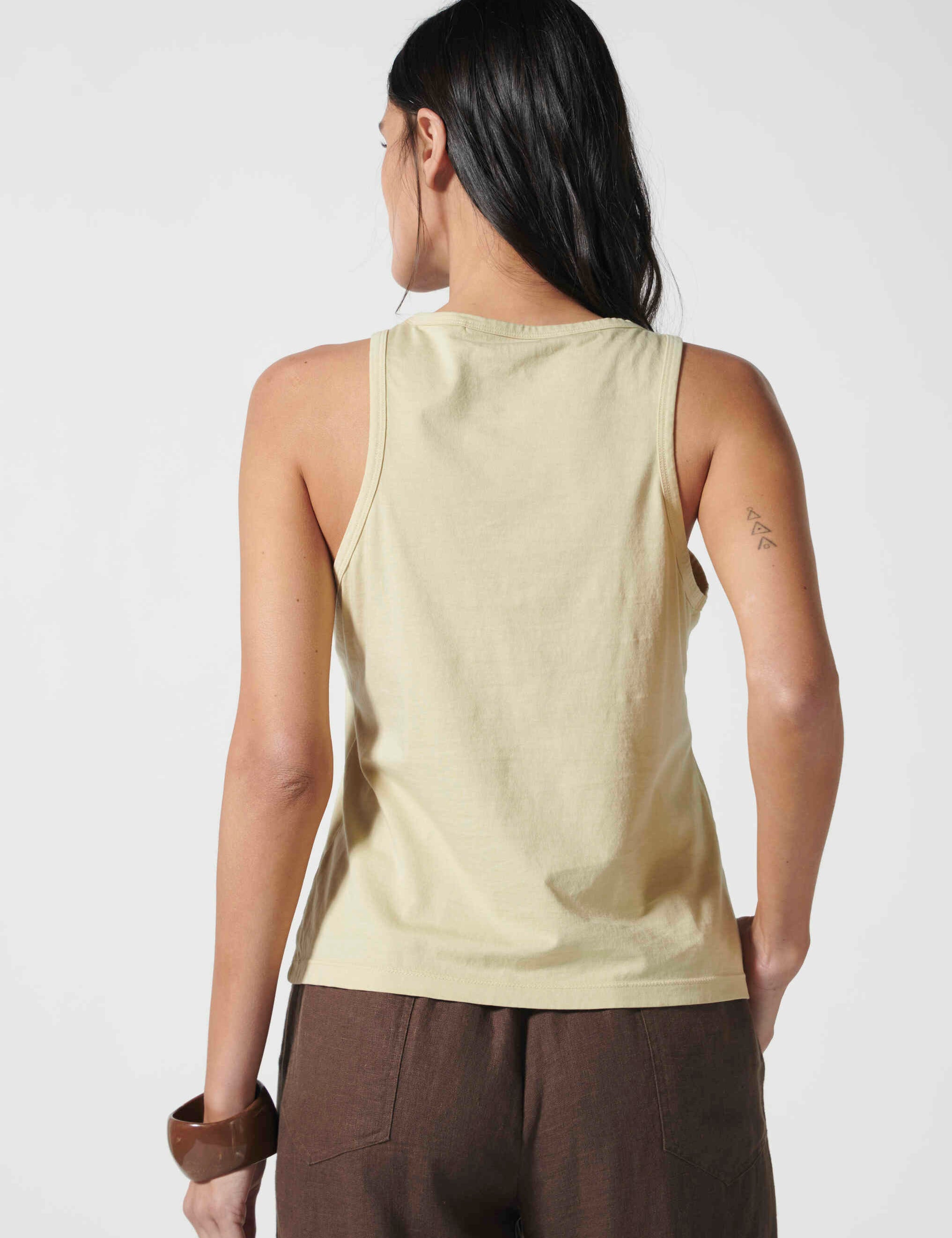 Polera Lourdes Off White de la marca EV-2026-503, blusa de manga larga con estilo casual y color blanco.