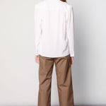 Blusa Kunai de la marca O-2025-611, con diseño moderno y detalles en la parte superior, ideal para un estilo casual y cómodo.