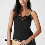Blusa Jovette Oliva de color azul con manga larga y detalles elegantes, perfecta para ocasiones casuales y formales.