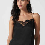 Blusa Jovette Oliva de la marca V-2026-635, blusa de manga larga en tela suave de color azul claro.