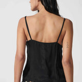Blusa Jovette Oliva de la marca V-2026-635, con diseño elegante y detalles en la tela, en color blanco.