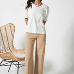 Jeans culotte lisos de la marca D-2025-805, pantalones de mezclilla de corte ancho y diseño simple, en color clásico.