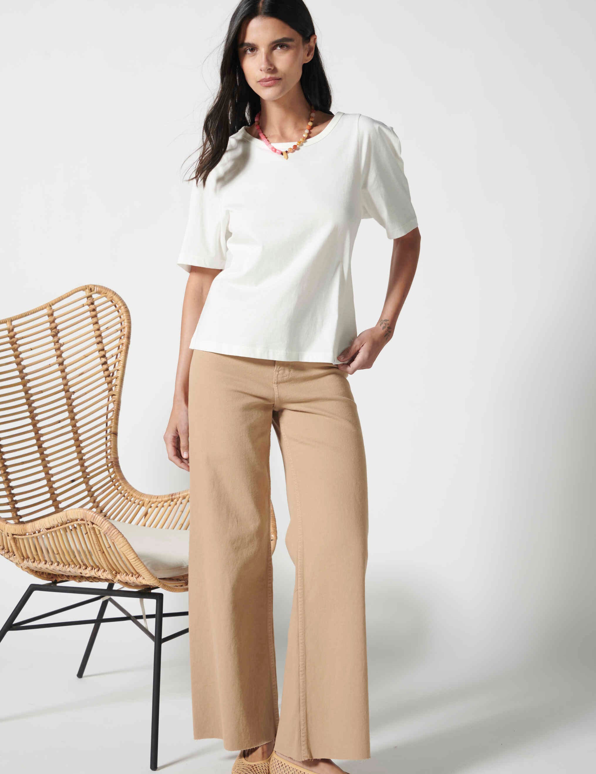 Jeans culotte lisos de la marca D-2025-805, pantalones de mezclilla de corte amplio y diseño clásico en color azul.