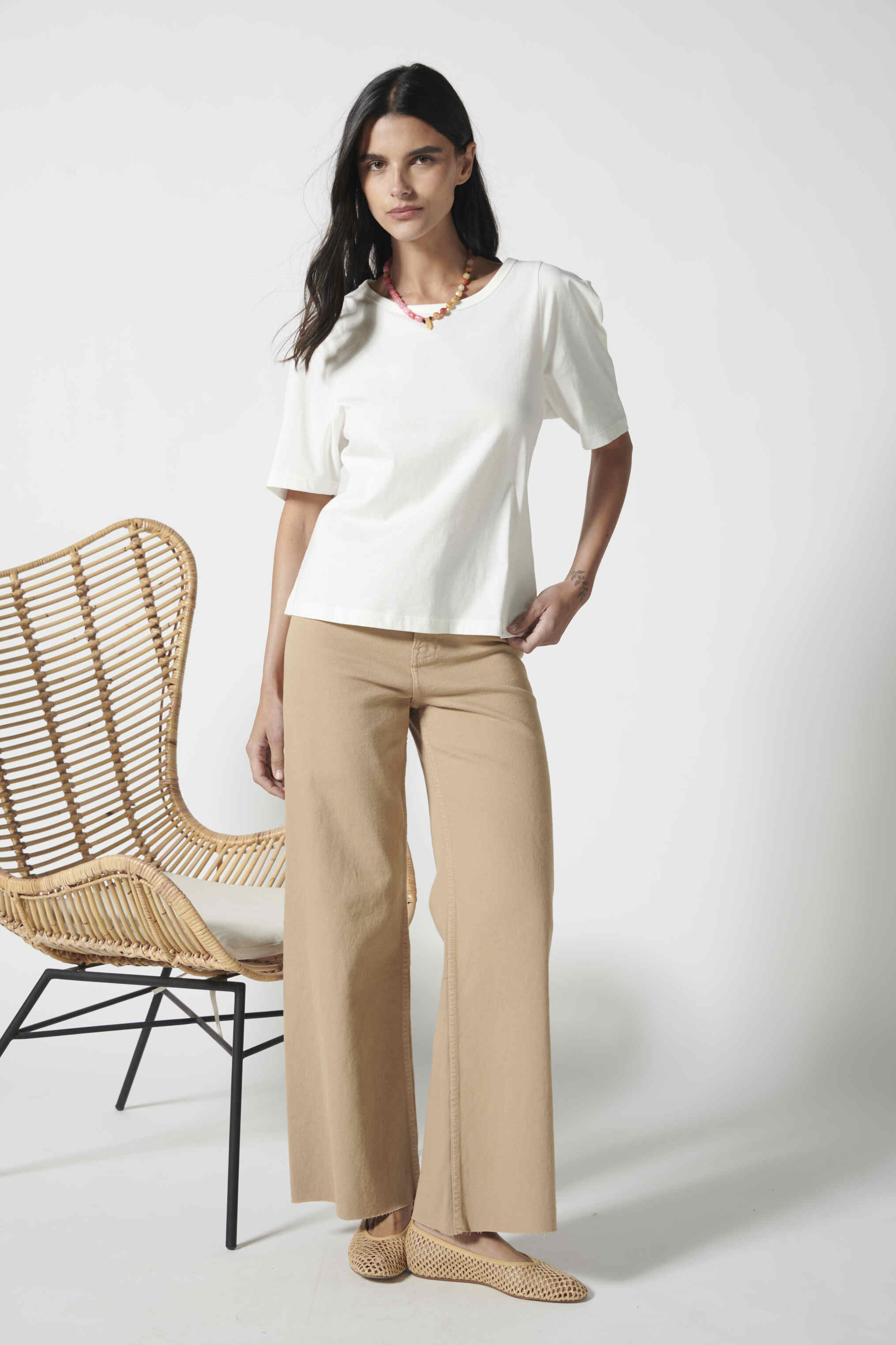 Jeans culotte lisos de la marca D-2025-805, pantalones de mezclilla de corte amplio y diseño clásico en color azul.