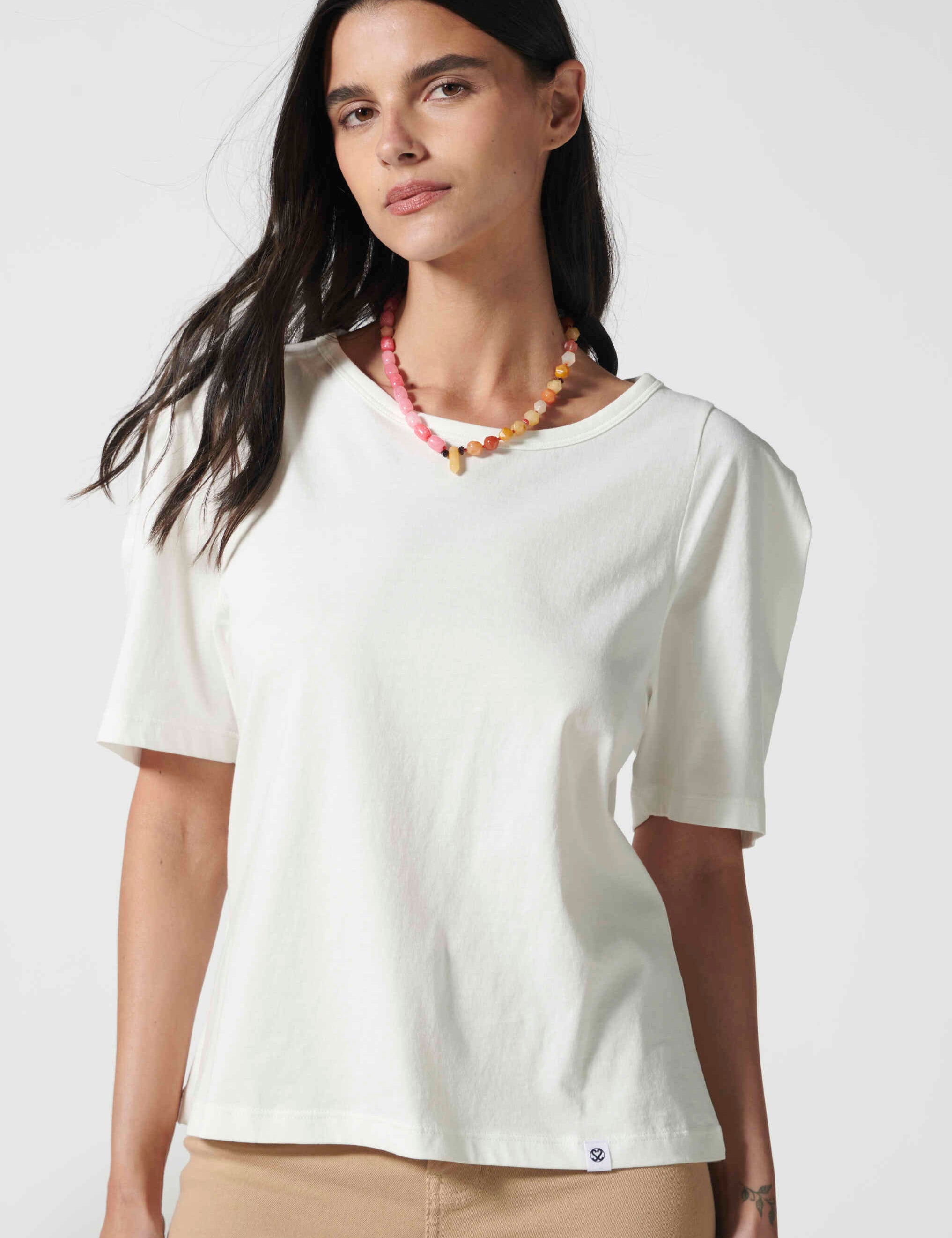 Polera Audrey Off White de la marca EV-2026-502, blusa de manga larga de color blanco con diseño simple y elegante.
