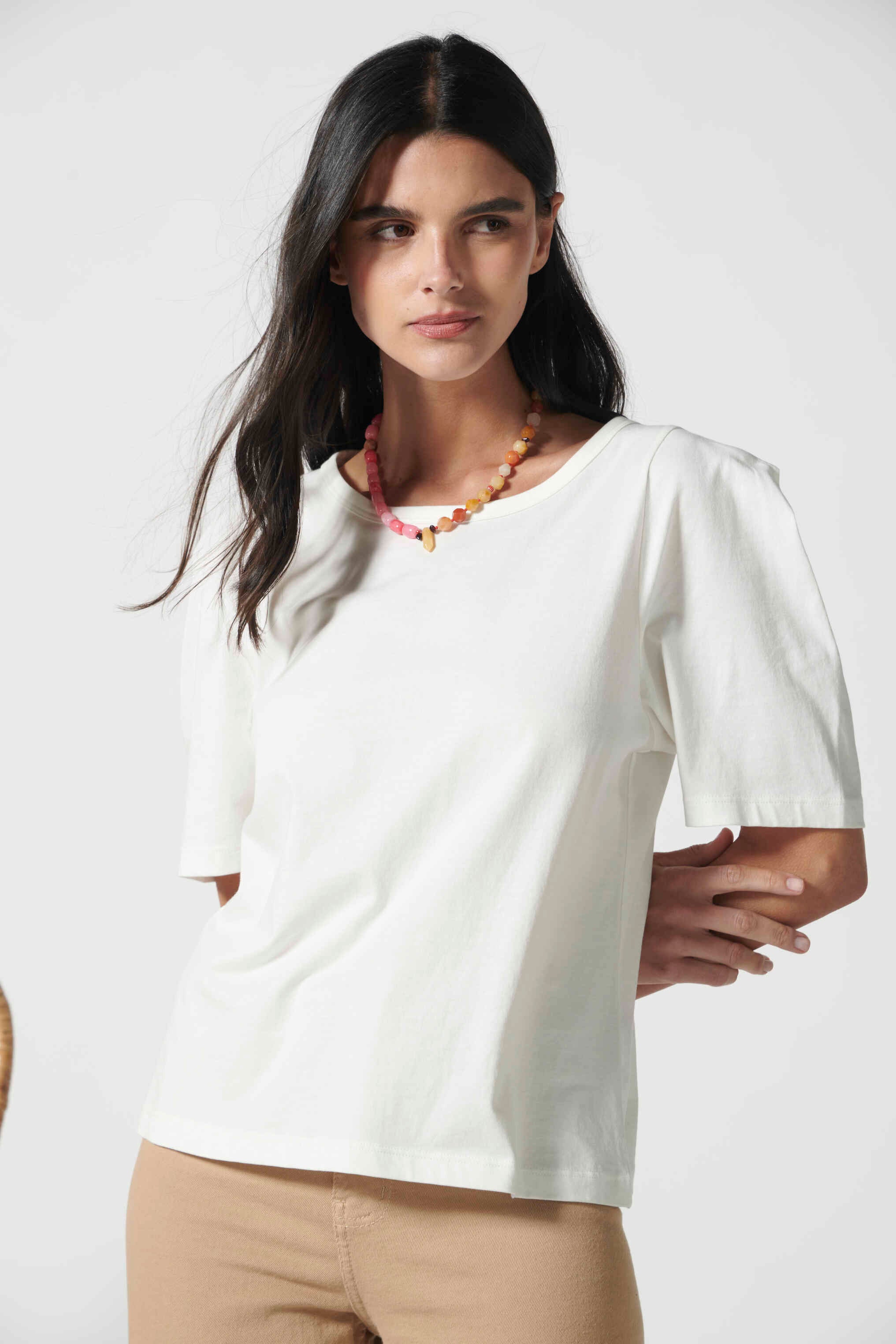 Polera Audrey en color blanco roto de la marca EV-2026-502, blusa de manga larga y estilo casual para mujer.
