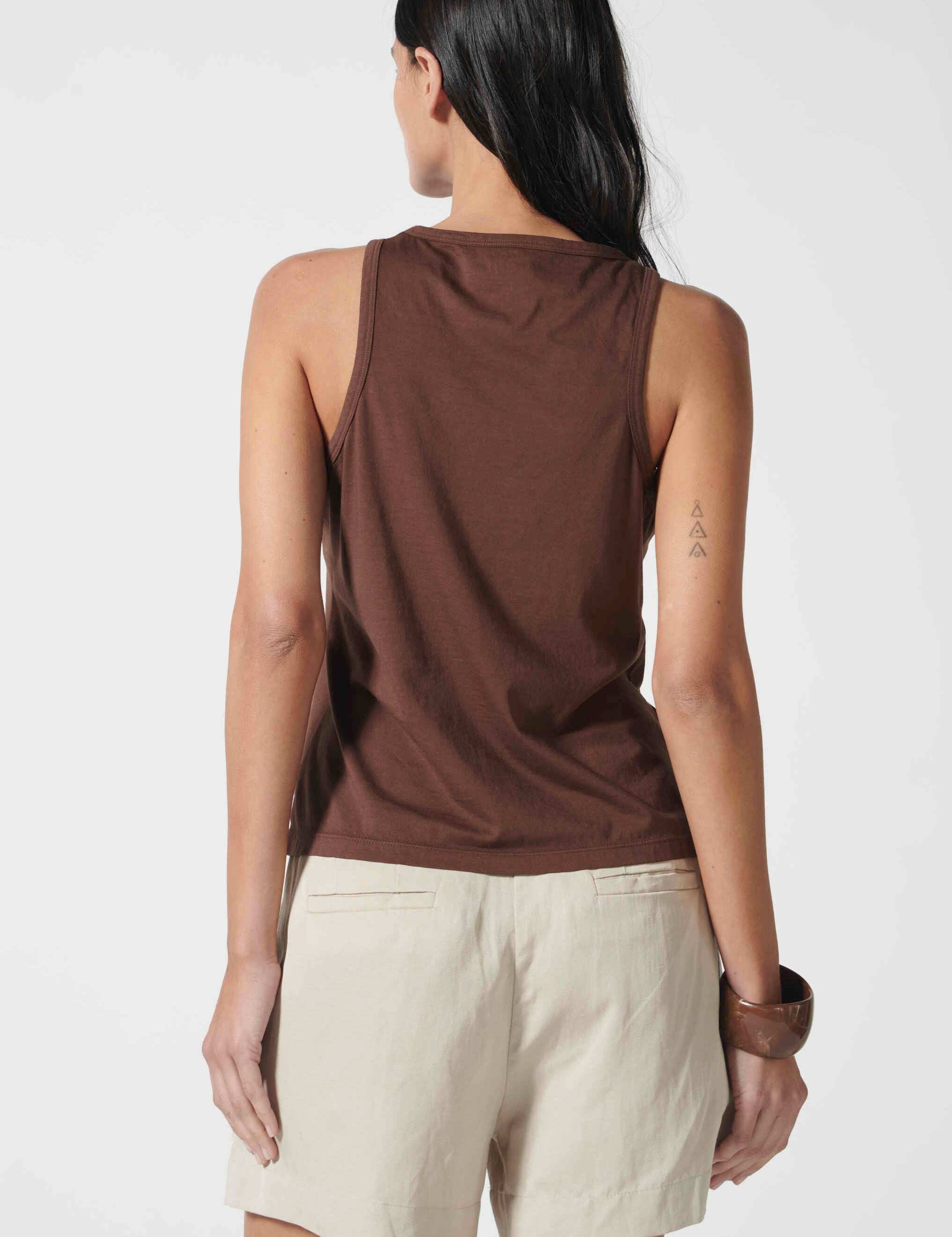 Polera Lourdes Off White de la marca EV-2026-503, blusa de manga larga con diseño simple y elegante.