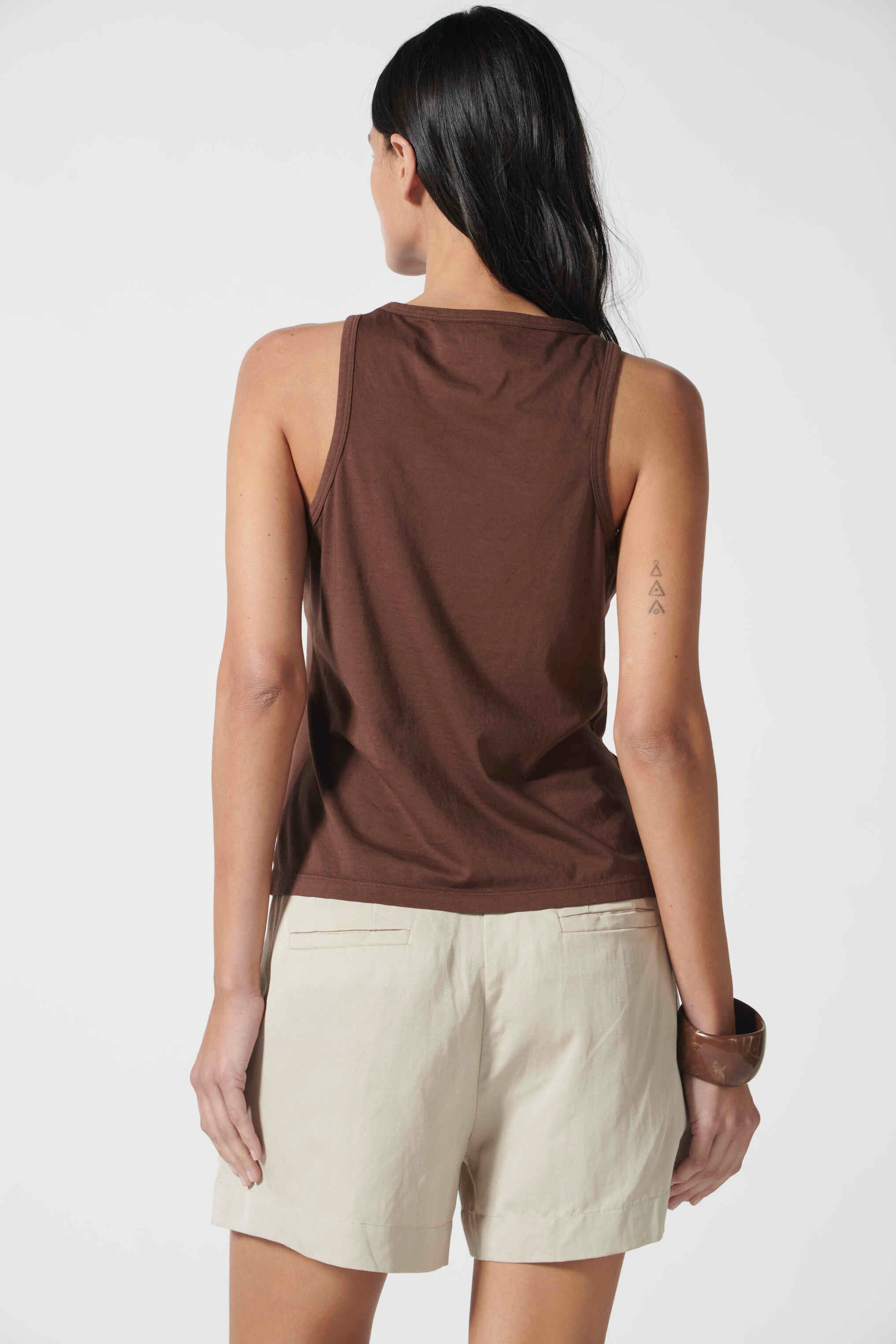 Polera Lourdes Off White de la marca EV-2026-503, blusa de manga larga con diseño simple y elegante.