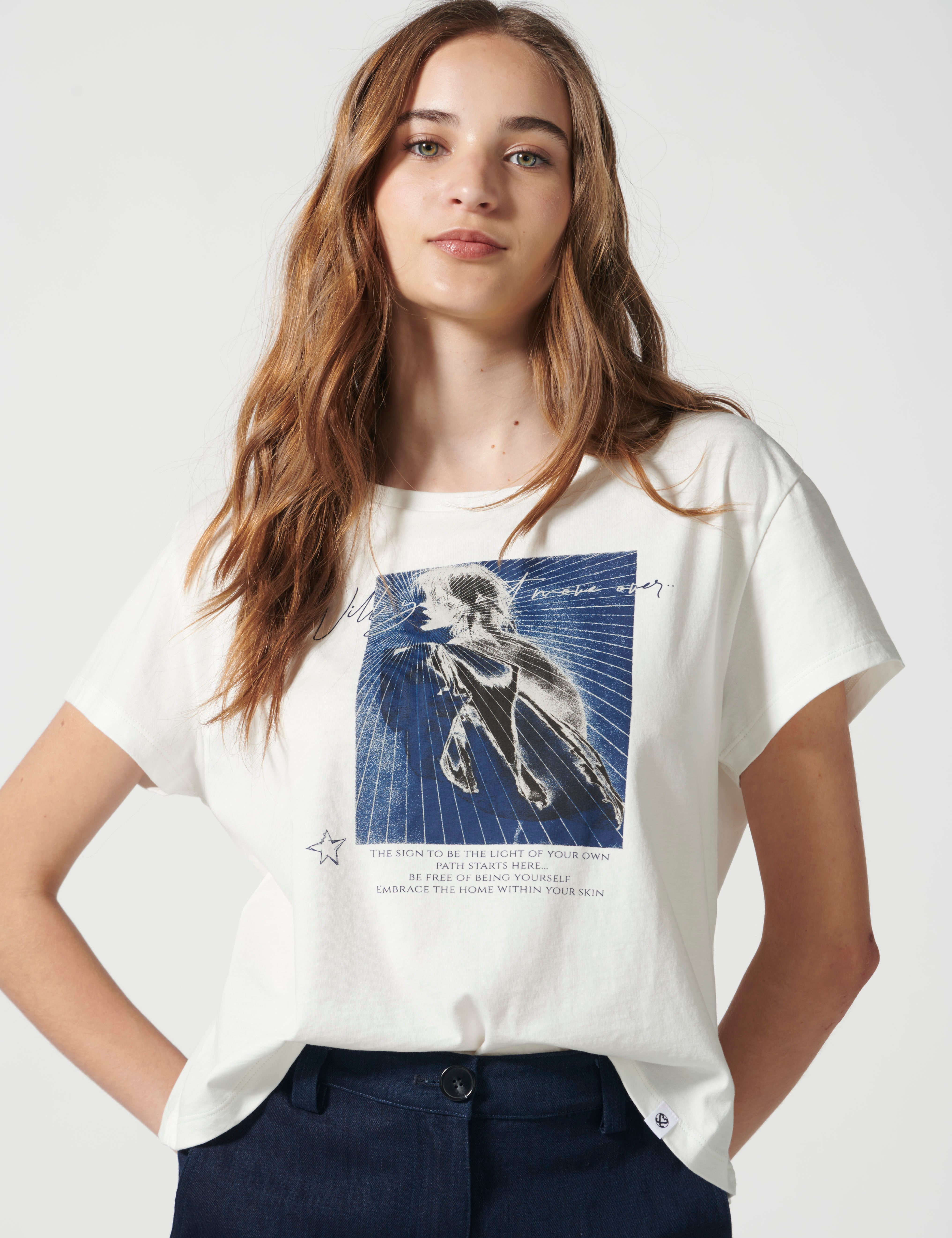 Polera Janis negra de la marca V-2026-531, blusa de moda con diseño simple y estilo casual en la imagen.