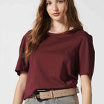 Polera Audrey Granada de la marca EV-2026-502, blusa de tela suave en color gris con cuello redondo y mangas largas.