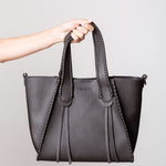 Accesorios Shopper Iris Black de la marca AI-2025-103, bolso o cartera negra con diseño elegante y práctico.