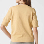 Polera Cassie taupe de la marca EV-2026-501, blusa de manga larga con estilo casual y color neutro, vista frontal.