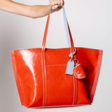 Accesorios Shopper Charo Rojo de la marca AI-2025-100, bolso de mano con diseño elegante y resistente en color rojo.