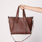 Accesorios shopper Iris burdeos de la marca AI-2025-104, bolso de mano con diseño elegante y asas resistentes.