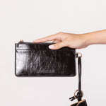 Billetera Isabelle Black de la marca AI-2025-302, accesorios de cuero con compartimentos para tarjetas y monedas.