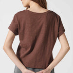 Polera Francesca Chocolate de la marca EV-2026-504, blusa de manga larga en tono marrón chocolate, vista frontal en la imagen.
