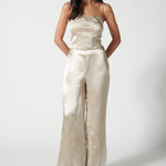 Pantalón Adela de la marca FV-2025-804, pantalones de tela en color neutro, con diseño cómodo y elegante.