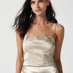 Blusa Kirse de la marca FV-2025-608, estilo casual, en color blanco, con manga larga y cuello redondo.
